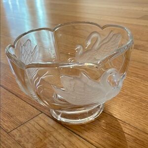 Elegant Swan Teleflora Vintage Bowl